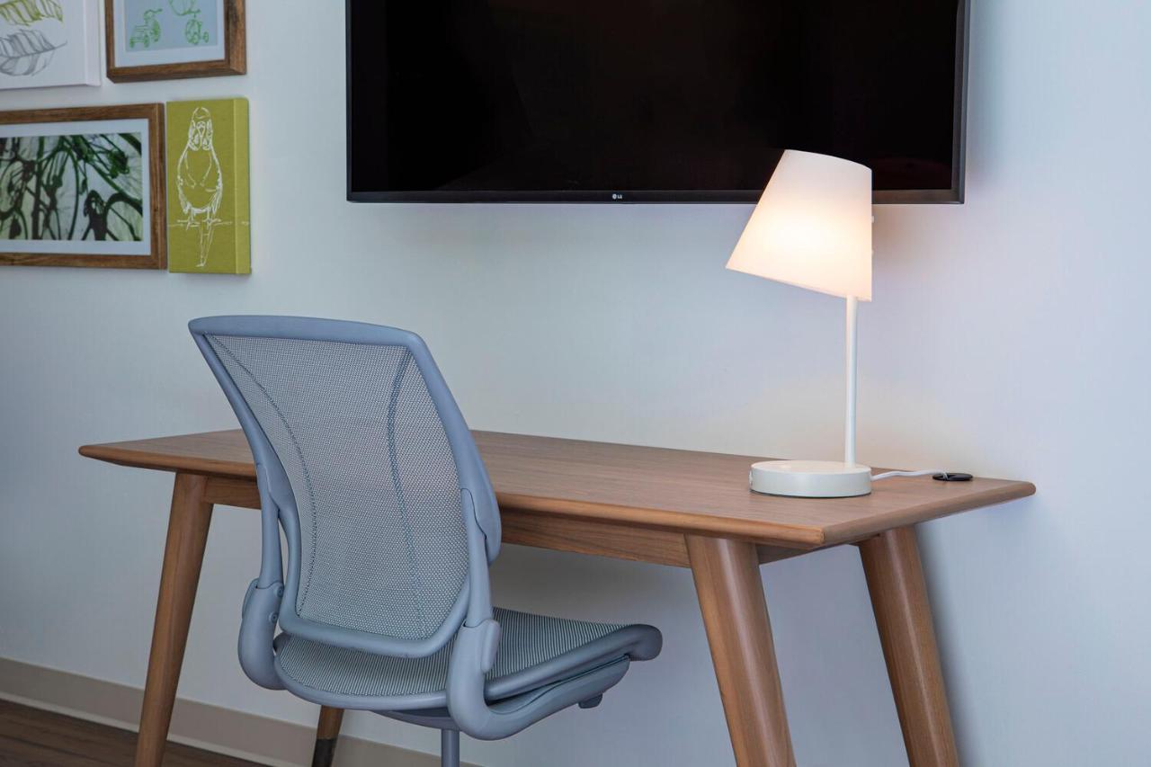 Element Downtown 4*